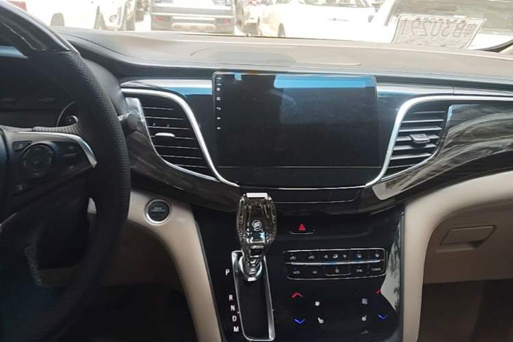 Used Buick GL8 2017 ES 28T Luxury Model China V Standard Audio And AC Panel