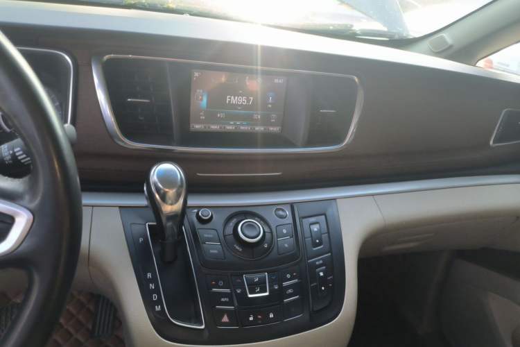 Used Buick GL8 2017 25S Comfort Version China V Standard Audio And AC Panel