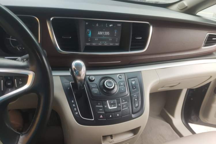 Used Buick GL8 2017 25S Comfort Version China V Standard Audio And AC Panel