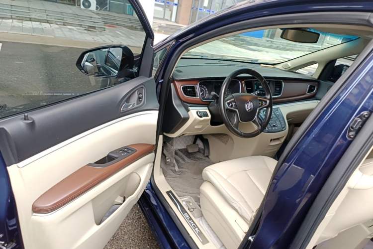 Used Buick GL8 2017 25S Prestige Version China V Standard Driver Seat