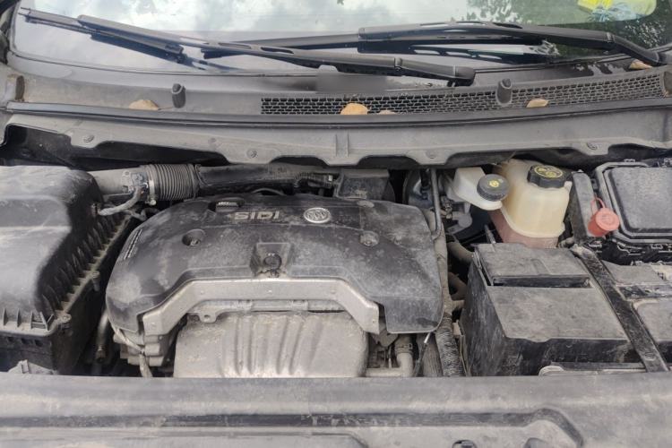 Used Buick GL8 2017 25S Luxury Version China V Standard Engine Bay