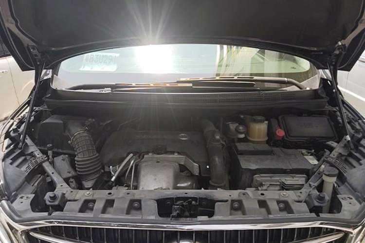 Used Buick GL8 2017 ES 28T Luxury Model China V Standard Engine Bay