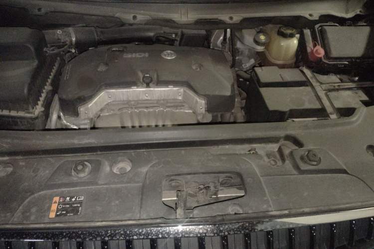 Used Buick GL8 2017 25S Luxury Version China V Standard Engine Bay
