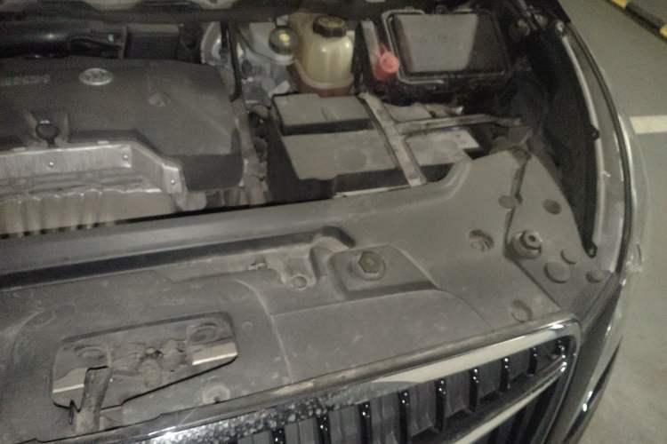 Used Buick GL8 2017 25S Luxury Version China V Standard Engine Bay Left