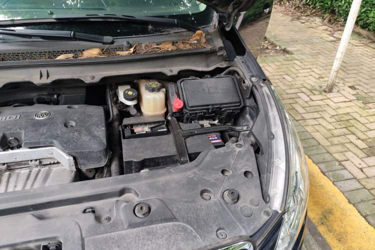 Used Buick GL8 2017 25S Luxury Version China V Standard Engine Bay Left