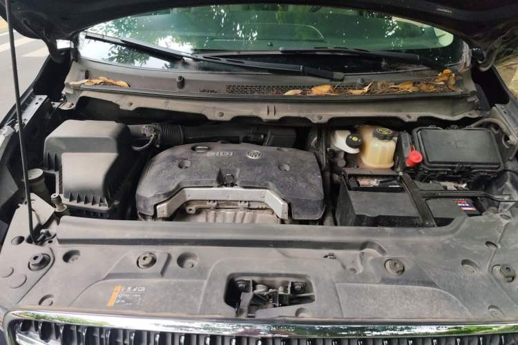 Used Buick GL8 2017 25S Luxury Version China V Standard Engine Bay