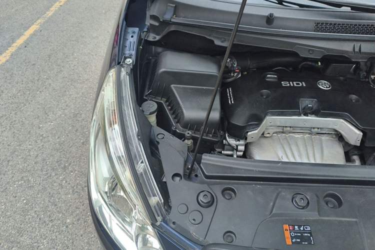 Used Buick GL8 2017 25S Luxury Version China V Standard Engine Bay Right