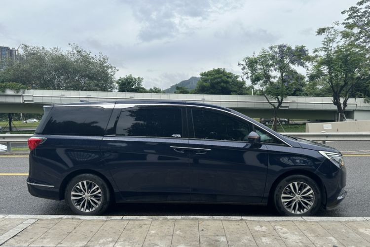 Used Buick GL8 2017 ES 28T Luxury Model China V Standard Exterior 3