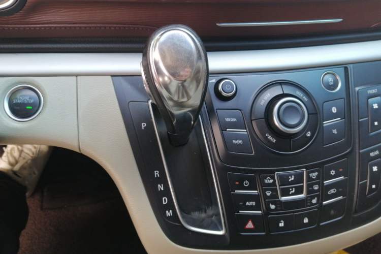 Used Buick GL8 2017 25S Prestige Version China V Standard Gear Lever