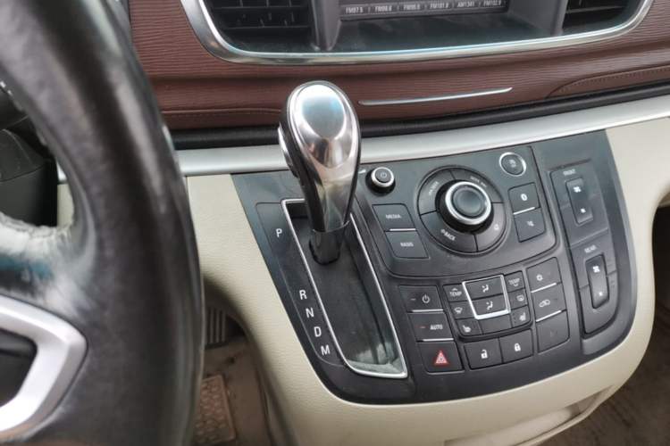 Used Buick GL8 2017 25S Prestige Version China V Standard Gear Lever