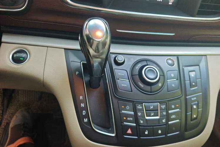 Used Buick GL8 2017 25S Prestige Version China V Standard Gear Lever