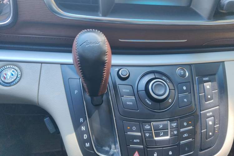 Used Buick GL8 2017 25S Comfort Version China V Standard Gear Lever