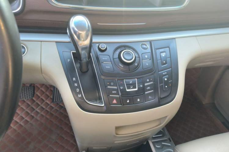 Used Buick GL8 2017 25S Comfort Version China V Standard Gear Lever