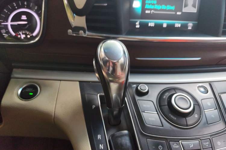 Used Buick GL8 2017 25S Luxury Version China V Standard Gear Lever