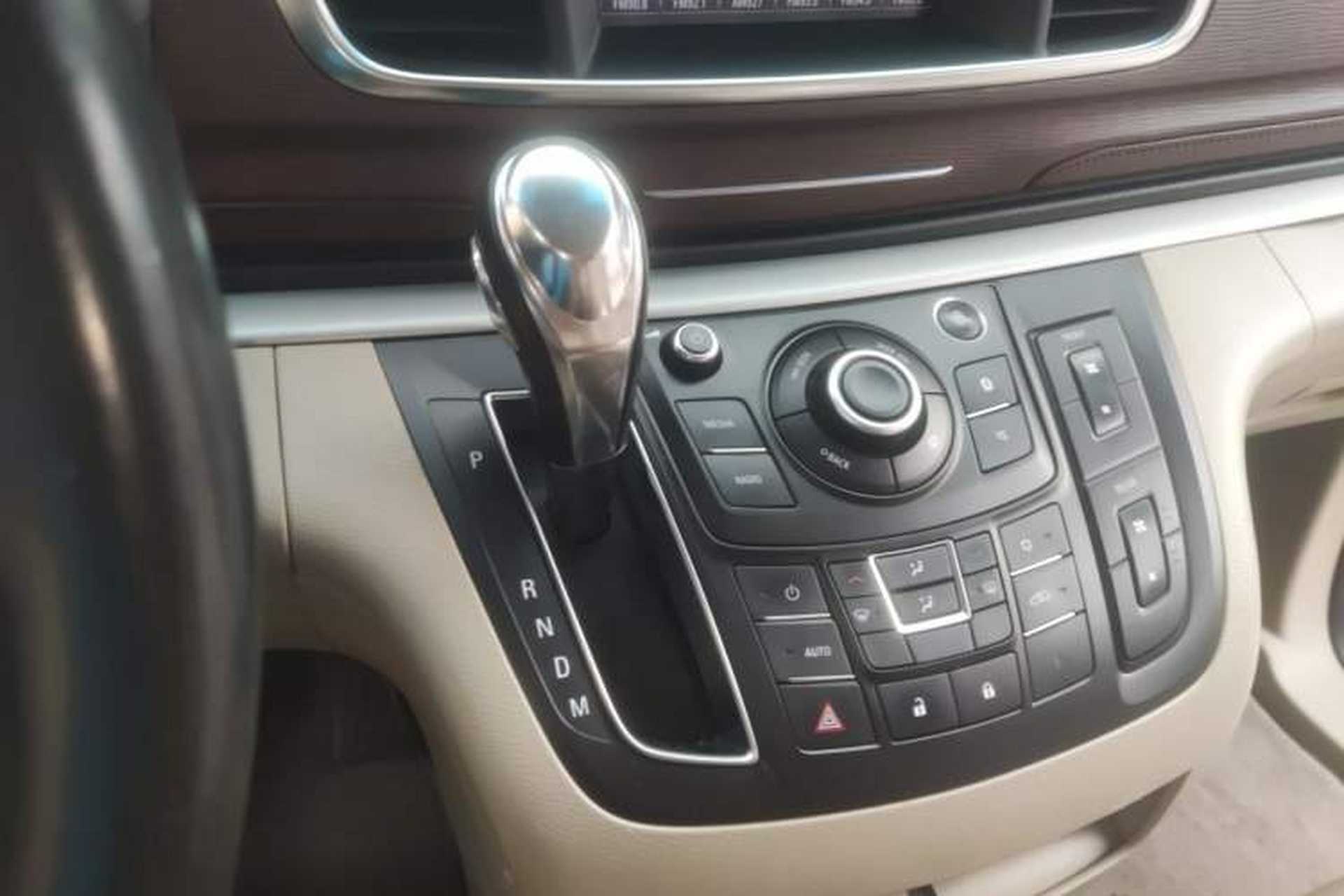 Used Buick GL8 2017 25S Comfort Version China V Standard Gear Lever