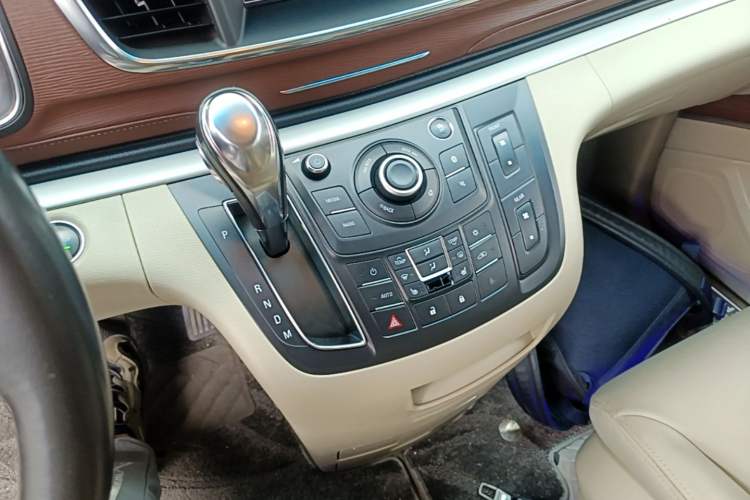 Used Buick GL8 2017 25S Prestige Version China V Standard Gear Lever
