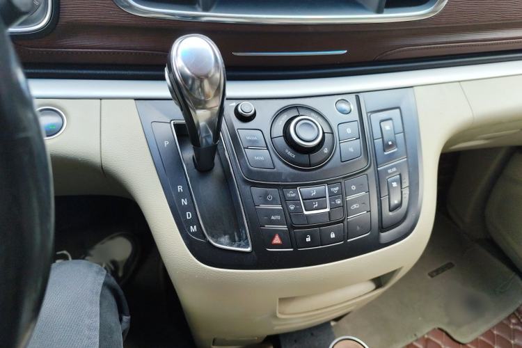 Used Buick GL8 2017 25S Luxury Version China V Standard Gear Lever
