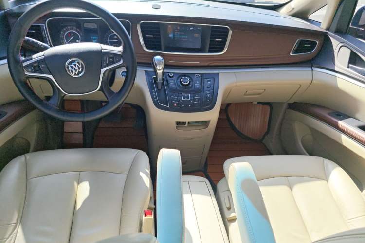 Used Buick GL8 2017 25S Prestige Version China V Standard Interior 3