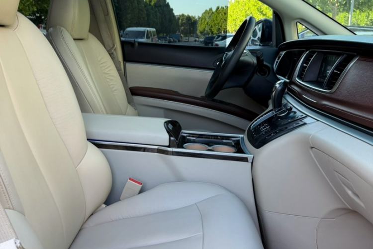 Used Buick GL8 2017 25S Luxury Version China V Standard Interior 3
