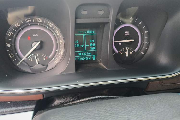 Used Buick GL8 2017 25S Luxury Version China V Standard Odometer Close Up
