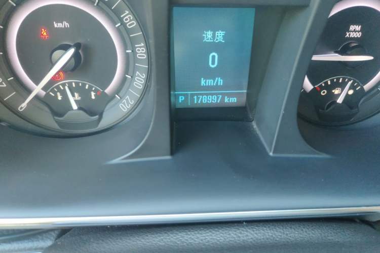Used Buick GL8 2017 25S Comfort Version China V Standard Odometer Close Up