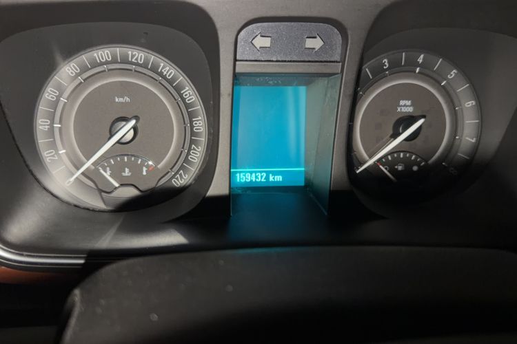Used Buick GL8 2017 25S Luxury Version China V Standard Odometer Close Up