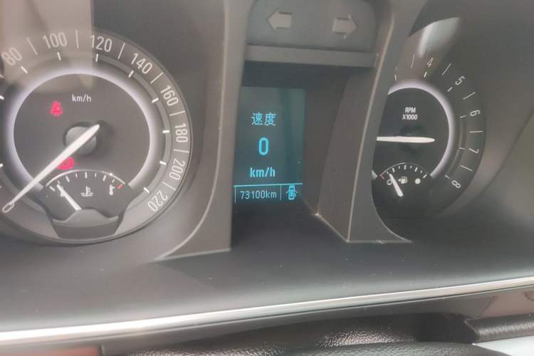 Used Buick GL8 2017 25S Comfort Version China V Standard Odometer Close Up