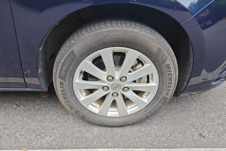 Used Buick GL8 2017 25S Comfort Version China V Standard Right Front Wheel Hub