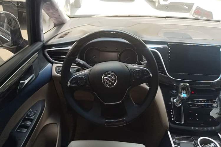 Used Buick GL8 2017 ES 28T Luxury Model China V Standard Steering Wheel