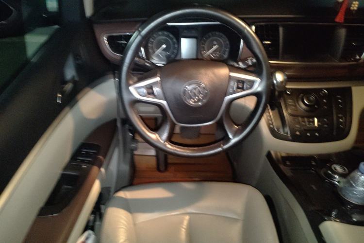 Used Buick GL8 2017 25S Luxury Version China V Standard Steering Wheel