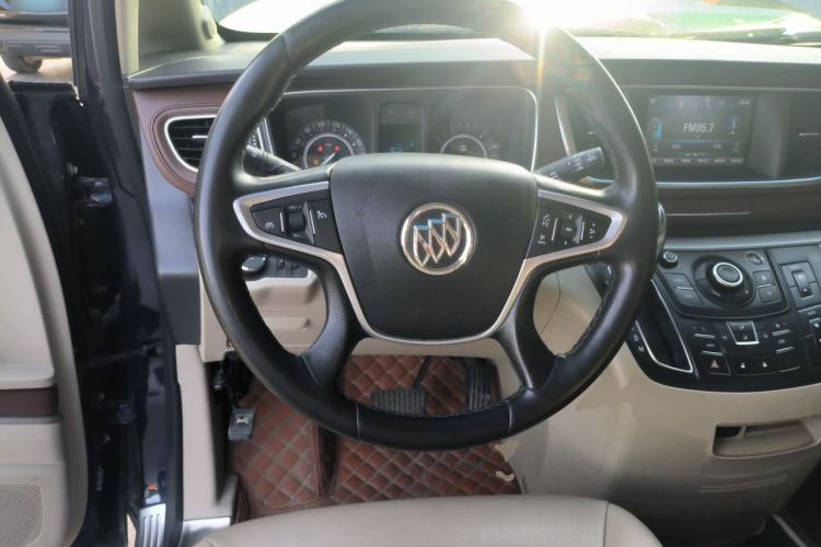 Used Buick GL8 2017 25S Comfort Version China V Standard Steering Wheel