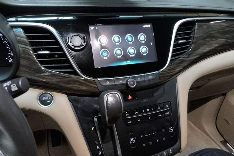 Used Buick GL8 2017 ES 28T Flagship Model China V Standard Audio And AC Panel