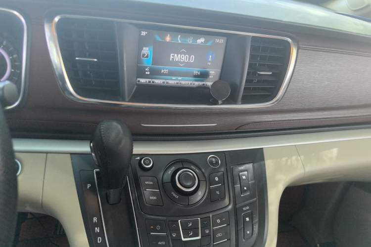 Used Buick GL8 2017 25S Luxury Version China V Standard Audio And AC Panel