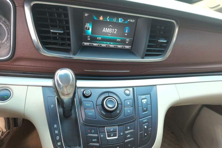Used Buick GL8 2017 25S Luxury Version China V Standard Audio And AC Panel