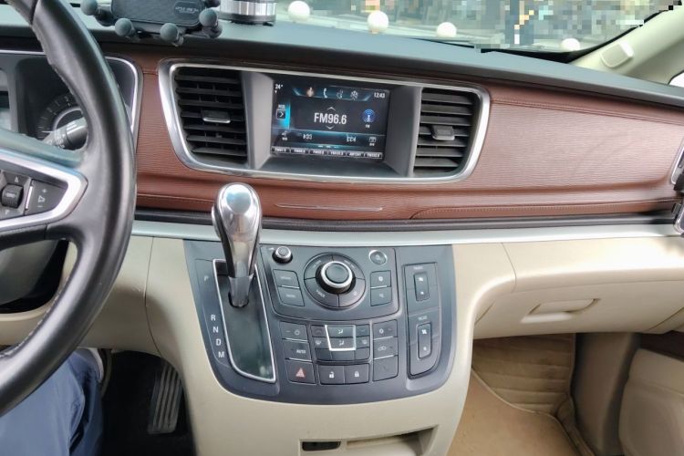 Used Buick GL8 2017 25S Luxury Version China V Standard Audio And AC Panel