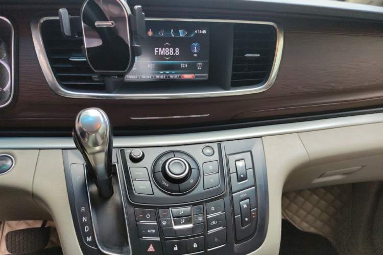Used Buick GL8 2017 25S Luxury Version China V Standard Audio And AC Panel