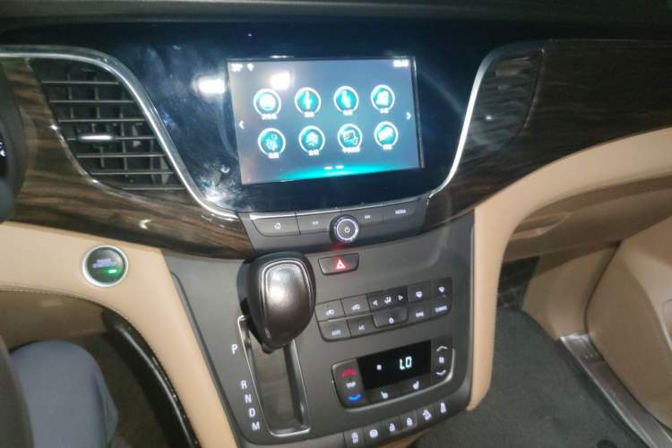 Used Buick GL8 2017 ES 28T Premium Version China V Standard Audio And AC Panel