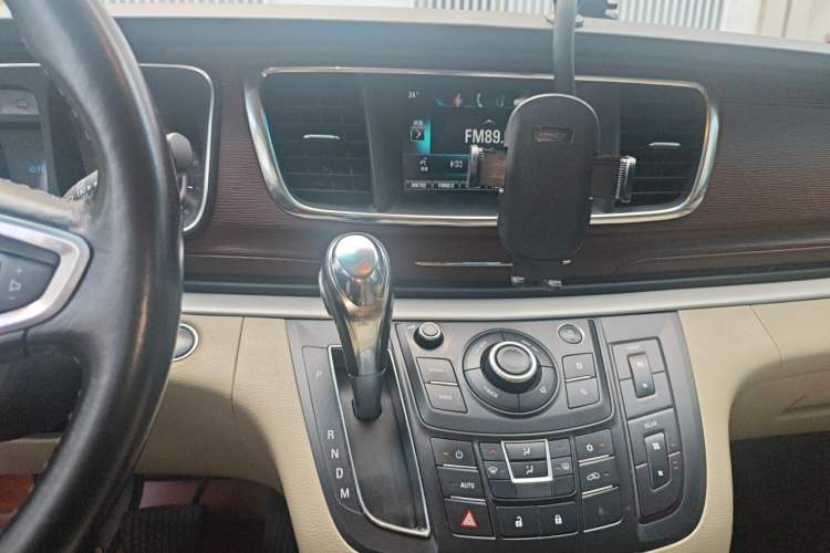 Used Buick GL8 2017 25S Luxury Version China V Standard Audio And AC Panel