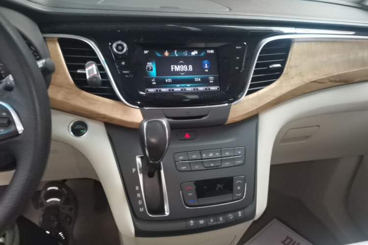 Used Buick GL8 2017 ES 28T Comfort Model China V Standard Audio And AC Panel