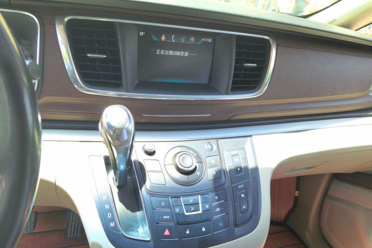 Used Buick GL8 2017 25S Luxury Version China V Standard Audio And AC Panel