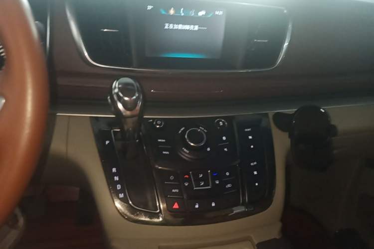 Used Buick GL8 2017 25S Luxury Version China V Standard Audio And AC Panel