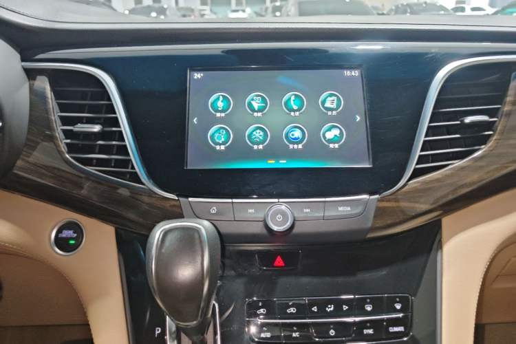 Used Buick GL8 2017 ES 28T Flagship Model China V Standard Audio And AC Panel