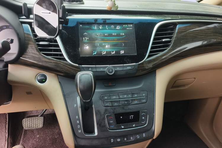 Used Buick GL8 2017 ES 28T Premium Version China V Standard Audio And AC Panel