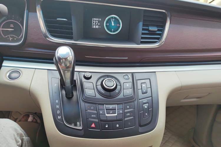 Used Buick GL8 2017 25S Luxury Version China V Standard Audio And AC Panel
