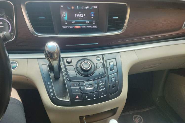 Used Buick GL8 2017 25S Luxury Version China V Standard Audio And AC Panel