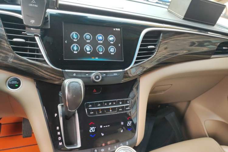 Used Buick GL8 2017 ES 28T Luxury Model China V Standard Audio And AC Panel