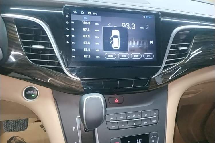 Used Buick GL8 2017 ES 28T Premium Version China V Standard Audio And AC Panel