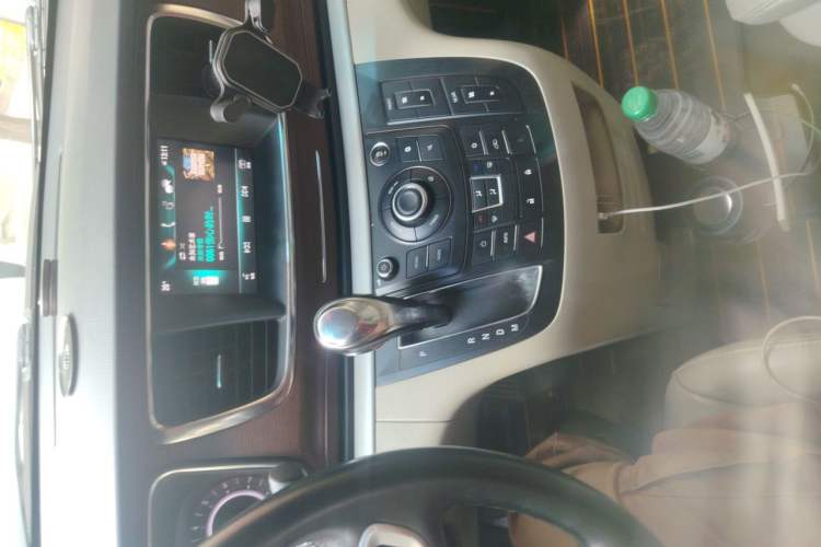 Used Buick GL8 2017 25S Luxury Version China V Standard Audio And AC Panel