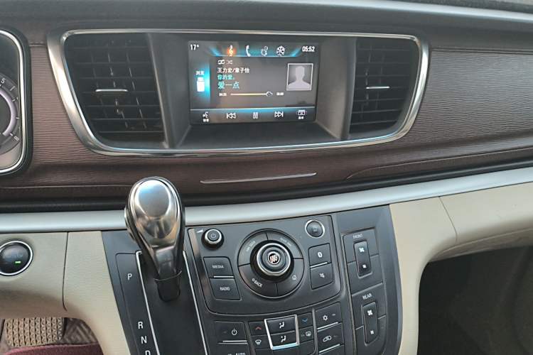 Used Buick GL8 2017 25S Comfort Version China V Standard Audio And AC Panel
