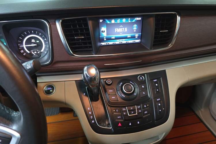 Used Buick GL8 2017 25S Comfort Version China V Standard Audio And AC Panel